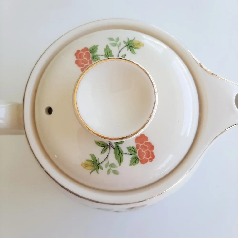 VTG TEAPOT AND CREAMER SET